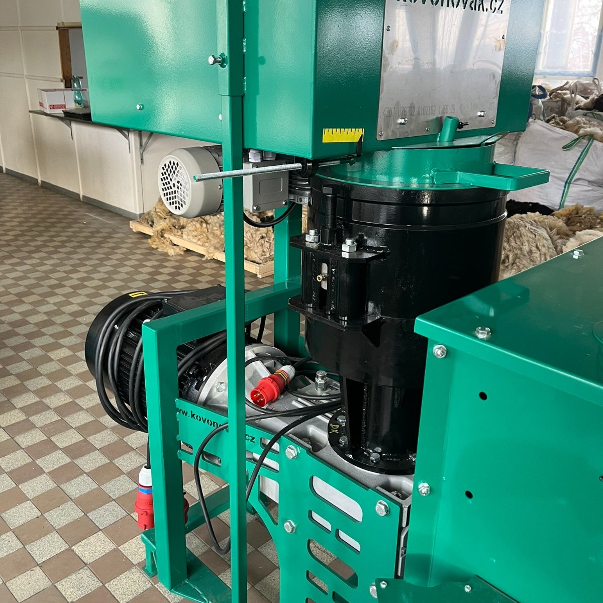 Presse à pellets pour laine - pression et température adaptées à la fibre